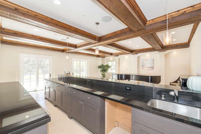 Detail Gallery Image 30 of 69 For 414 Pinehill Rd, Hillsborough,  CA 94010 - 5 Beds | 4/2 Baths