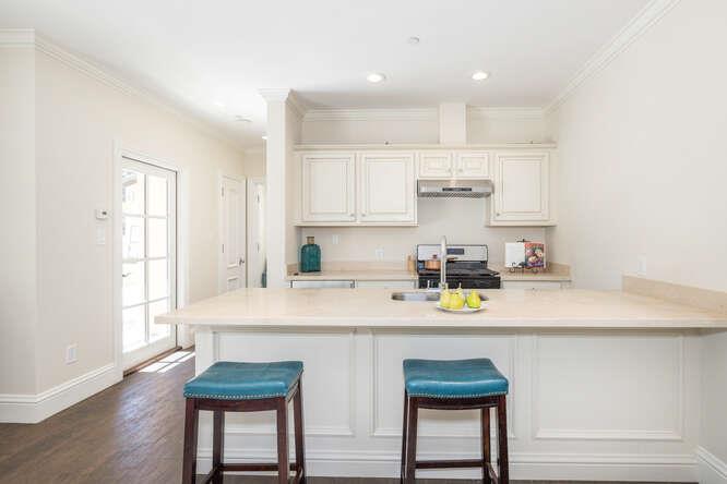 Detail Gallery Image 58 of 69 For 414 Pinehill Rd, Hillsborough,  CA 94010 - 5 Beds | 4/2 Baths