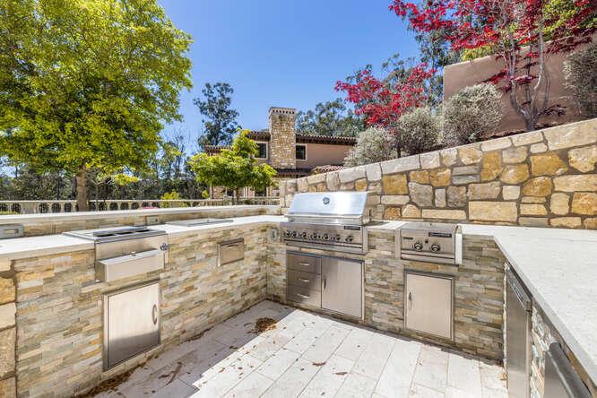 Detail Gallery Image 65 of 69 For 414 Pinehill Rd, Hillsborough,  CA 94010 - 5 Beds | 4/2 Baths