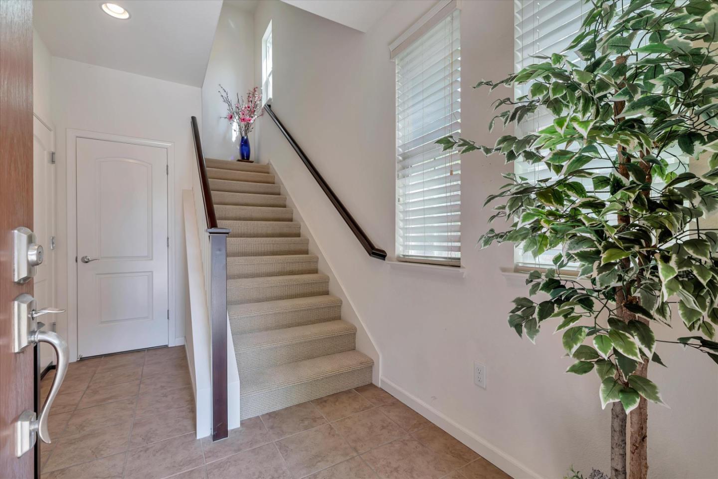 Detail Gallery Image 5 of 24 For 580 Messina Gardens Ln, San Jose,  CA 95133 - 2 Beds | 2/1 Baths