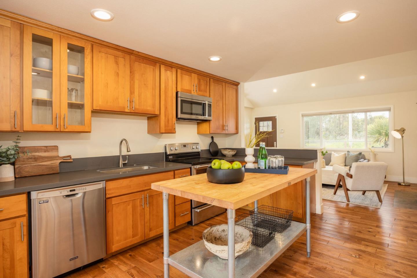 Detail Gallery Image 6 of 33 For 400 Redondo Beach, Half Moon Bay,  CA 94019 - 3 Beds | 2 Baths