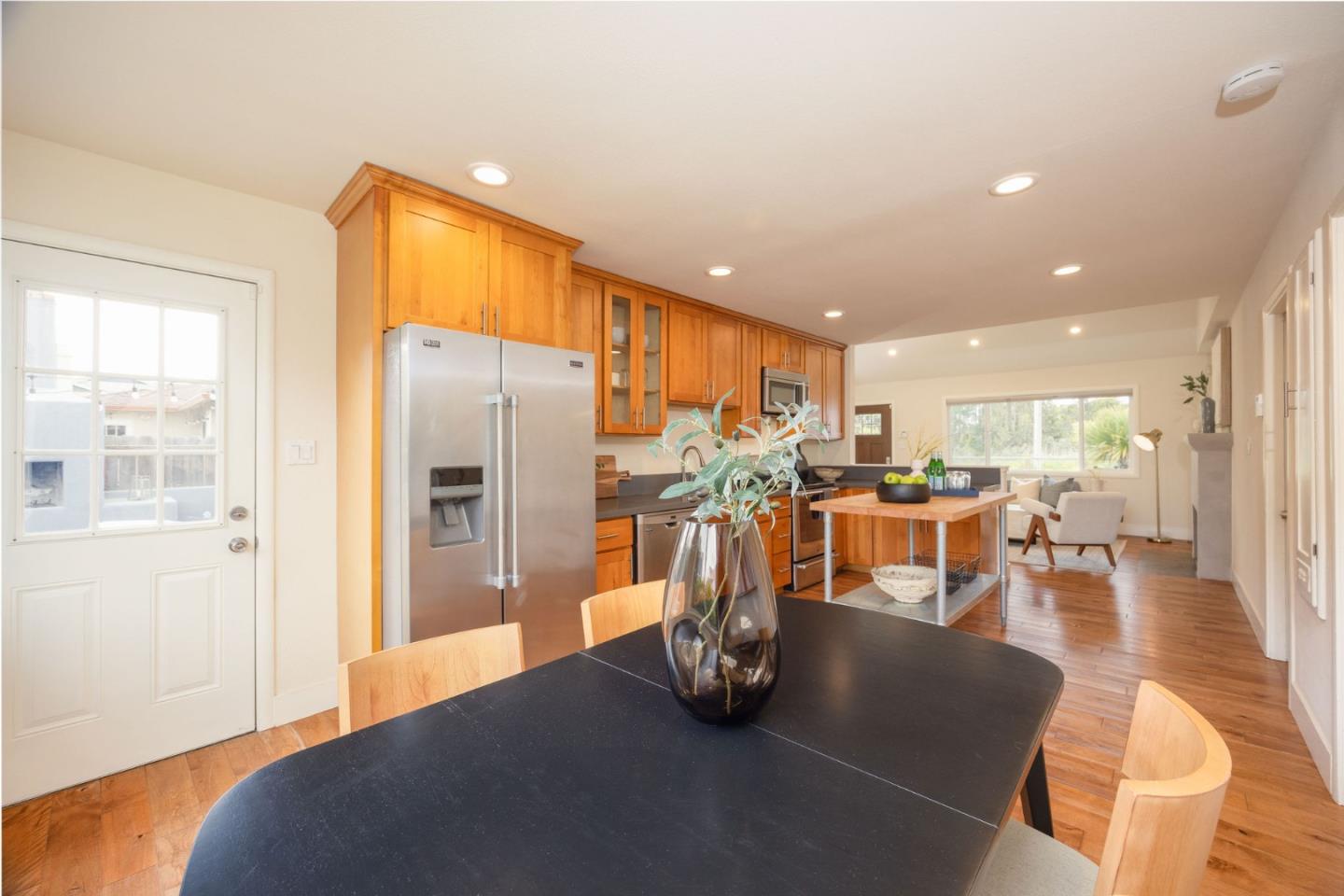 Detail Gallery Image 7 of 33 For 400 Redondo Beach, Half Moon Bay,  CA 94019 - 3 Beds | 2 Baths