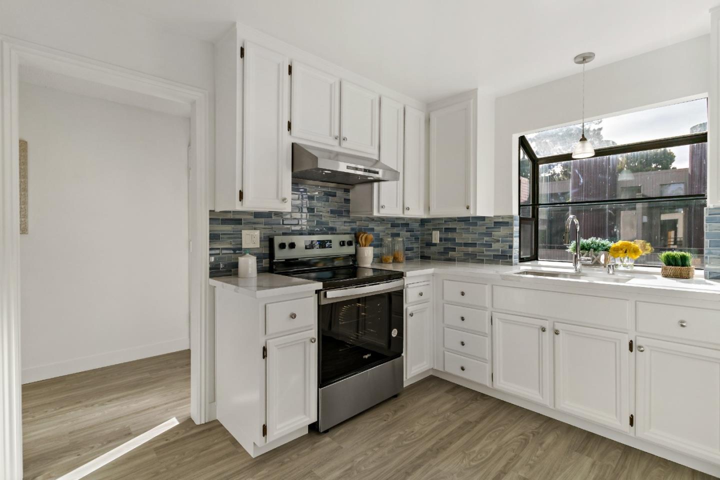 Detail Gallery Image 18 of 46 For 928 Wright Ave #1002,  Mountain View,  CA 94043 - 3 Beds | 2 Baths