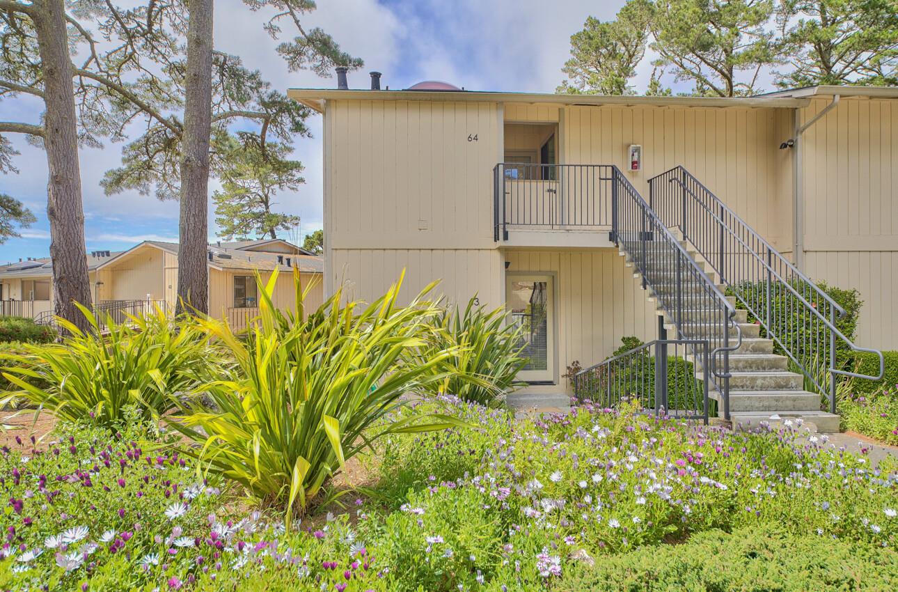Detail Gallery Image 1 of 35 For 250 Forest Ridge Rd #64,  Monterey,  CA 93940 - 2 Beds | 1 Baths