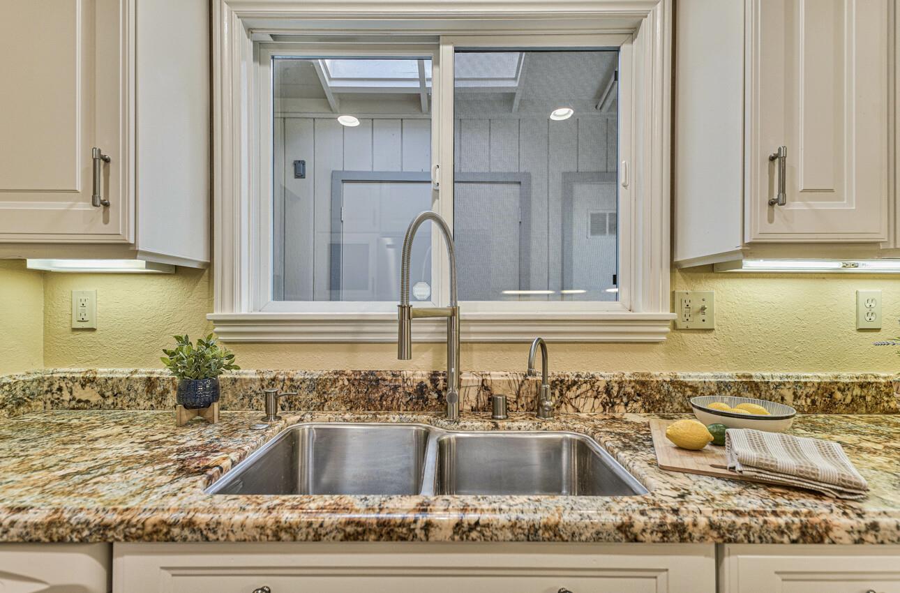 Detail Gallery Image 15 of 35 For 250 Forest Ridge Rd #64,  Monterey,  CA 93940 - 2 Beds | 1 Baths