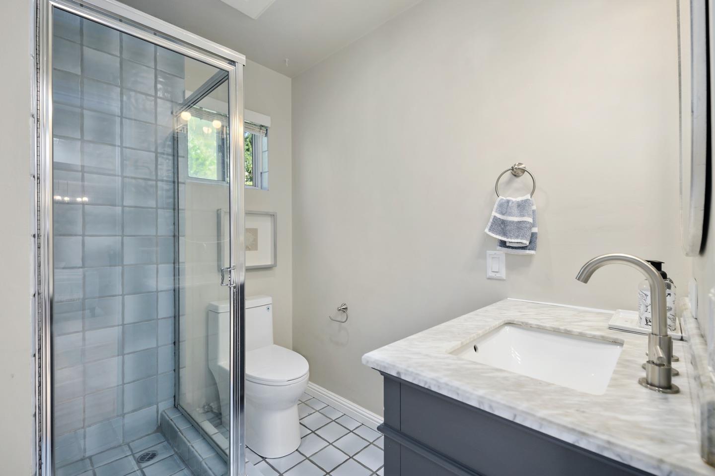 Detail Gallery Image 13 of 32 For 2191 Valparaiso Ave, Menlo Park,  CA 94025 - 3 Beds | 2 Baths