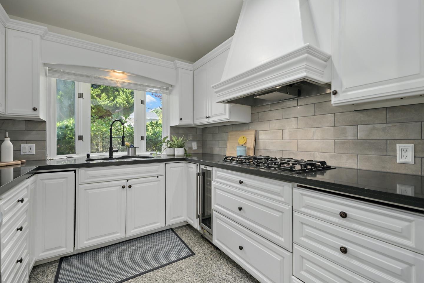Detail Gallery Image 7 of 32 For 2191 Valparaiso Ave, Menlo Park,  CA 94025 - 3 Beds | 2 Baths