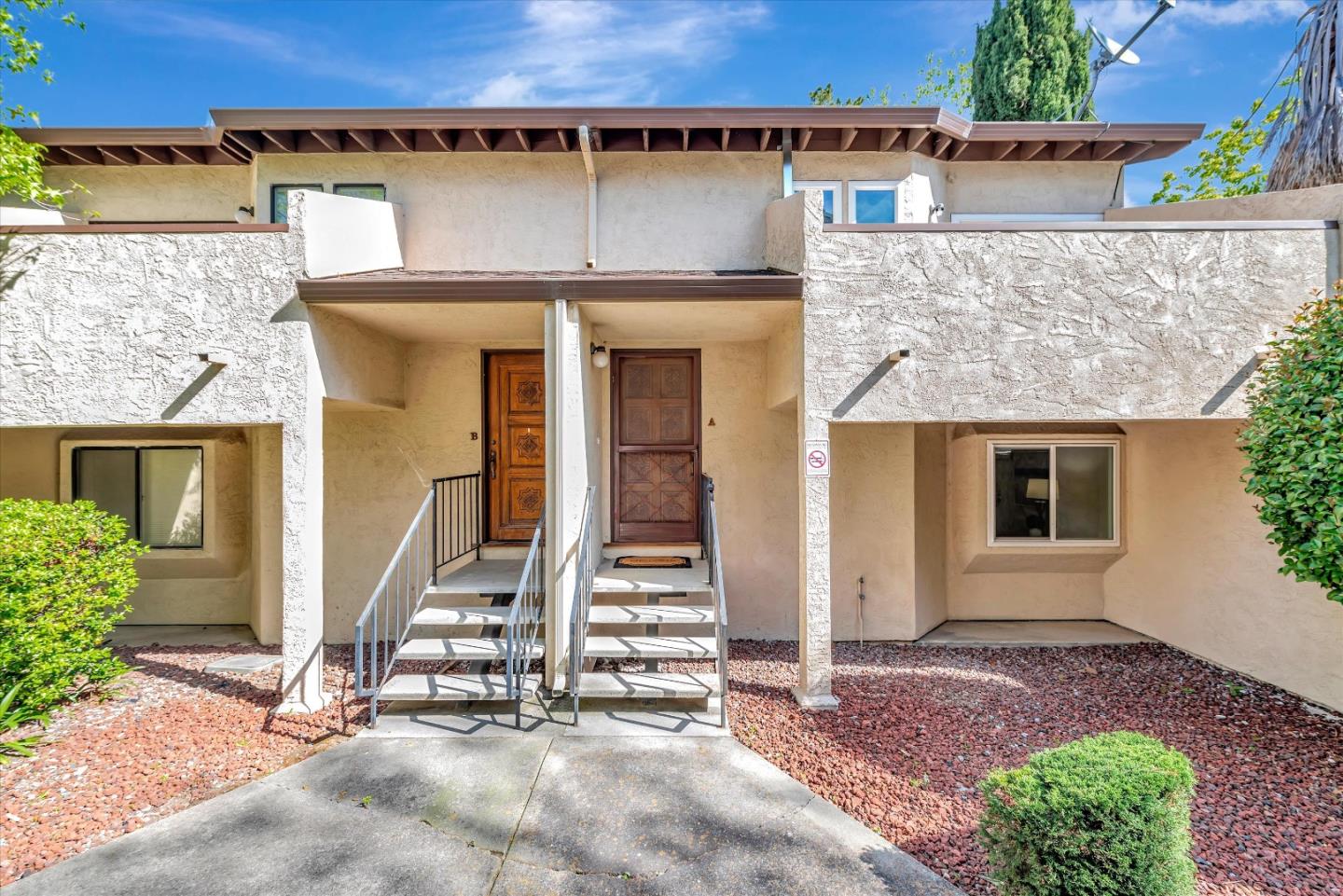 Detail Gallery Image 1 of 38 For 1015 Helen Ave #1,  Sunnyvale,  CA 94086 - 2 Beds | 2 Baths