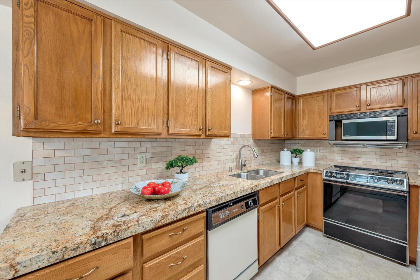 Detail Gallery Image 13 of 38 For 1015 Helen Ave #1,  Sunnyvale,  CA 94086 - 2 Beds | 2 Baths