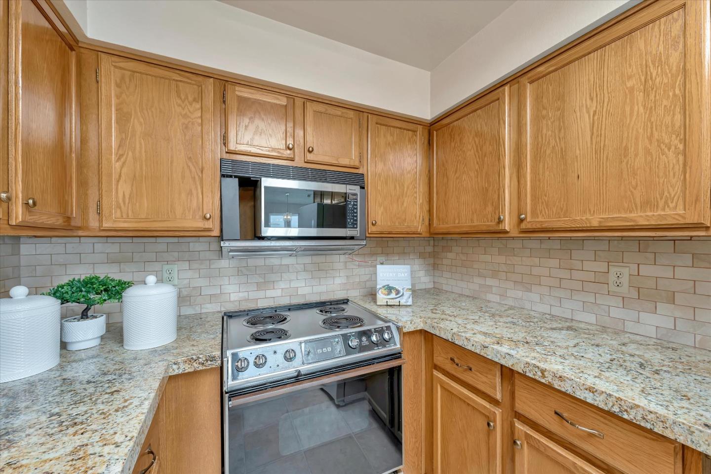 Detail Gallery Image 17 of 38 For 1015 Helen Ave #1,  Sunnyvale,  CA 94086 - 2 Beds | 2 Baths