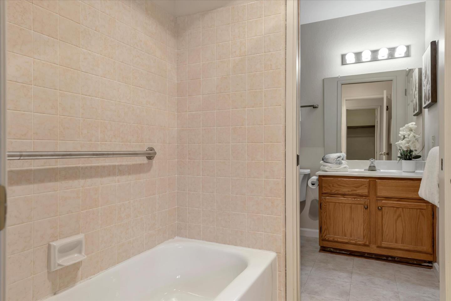 Detail Gallery Image 33 of 38 For 1015 Helen Ave #1,  Sunnyvale,  CA 94086 - 2 Beds | 2 Baths