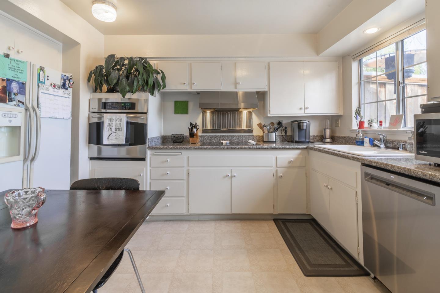 Detail Gallery Image 10 of 33 For 3335 Los Prados St #4,  San Mateo,  CA 94403 - 2 Beds | 1 Baths