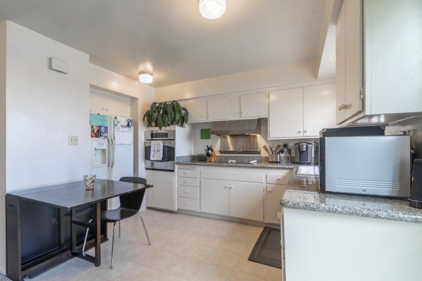 Detail Gallery Image 9 of 33 For 3335 Los Prados St #4,  San Mateo,  CA 94403 - 2 Beds | 1 Baths