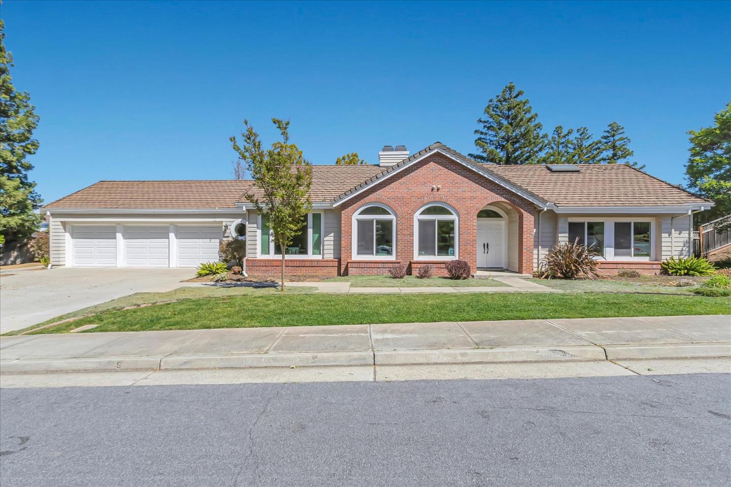 Photo of 11570 Upland Wy in Cupertino, CA