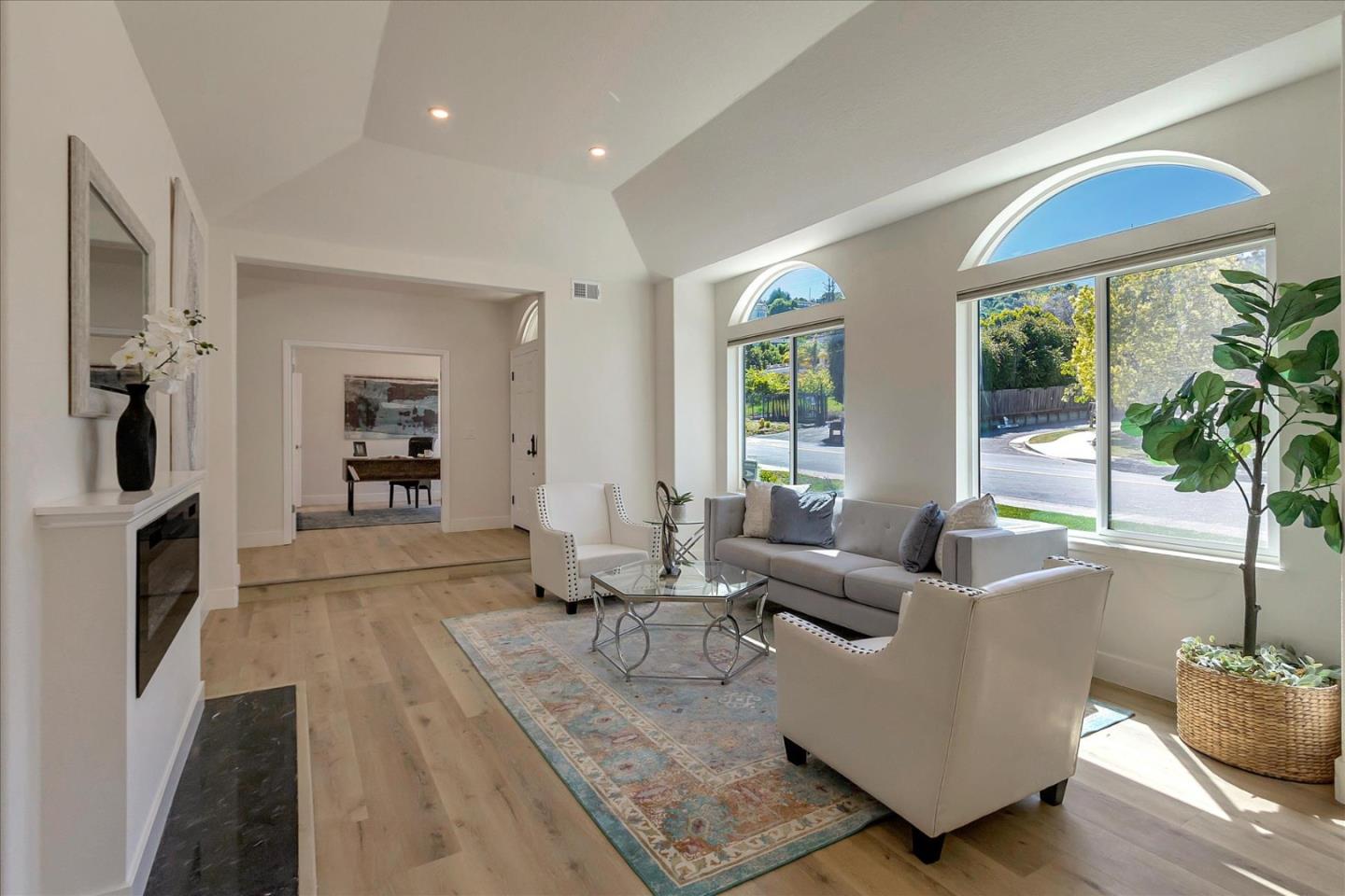 Detail Gallery Image 9 of 54 For 11570 Upland Way, Cupertino,  CA 95014 - 4 Beds | 2 Baths