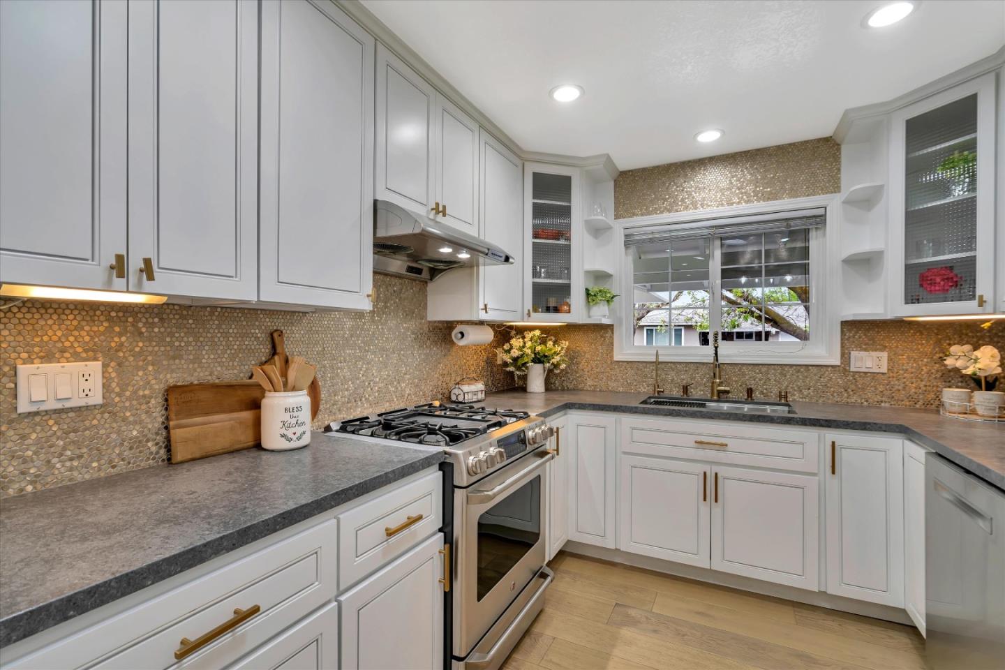Detail Gallery Image 12 of 50 For 34160 Cartwright Pl, Fremont,  CA 94555 - 3 Beds | 2 Baths