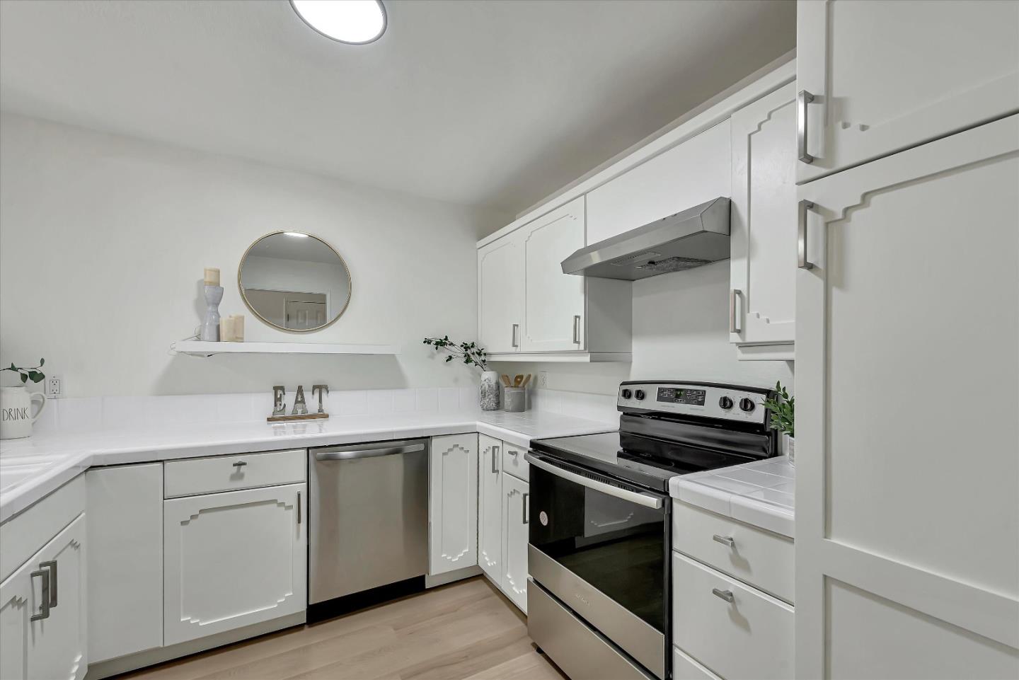 Detail Gallery Image 11 of 40 For 271 Sierra Vista Ave #10,  Mountain View,  CA 94043 - 2 Beds | 2/1 Baths