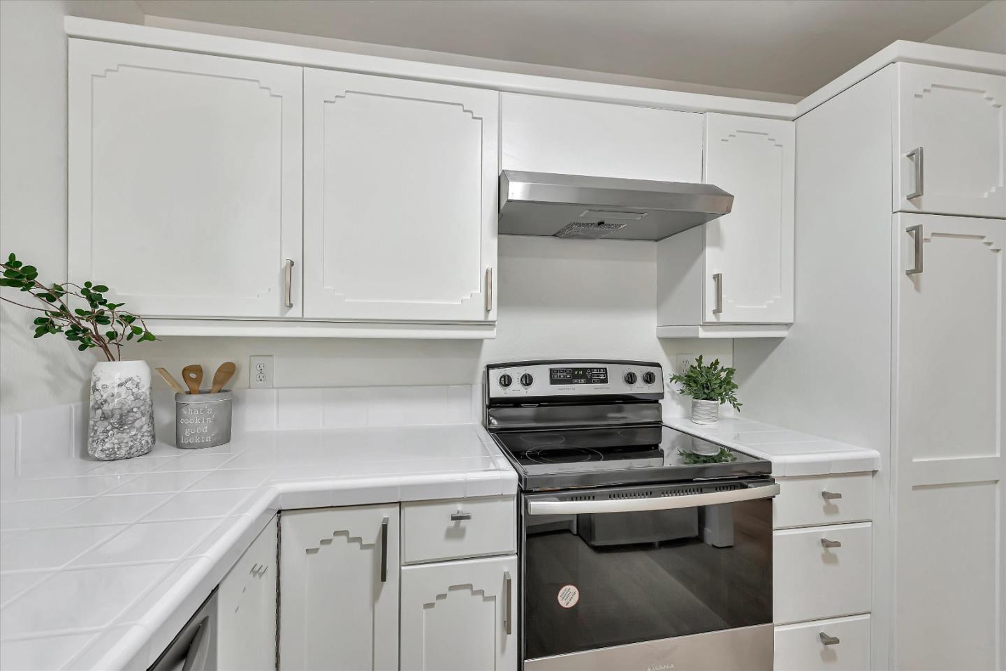 Detail Gallery Image 12 of 40 For 271 Sierra Vista Ave #10,  Mountain View,  CA 94043 - 2 Beds | 2/1 Baths