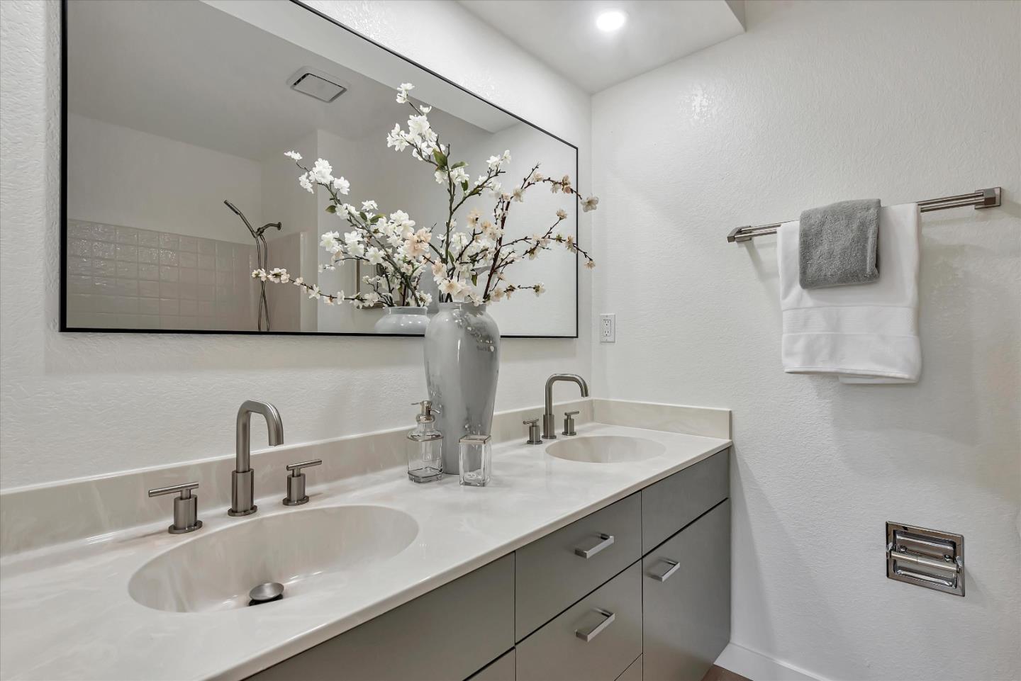 Detail Gallery Image 26 of 40 For 271 Sierra Vista Ave #10,  Mountain View,  CA 94043 - 2 Beds | 2/1 Baths