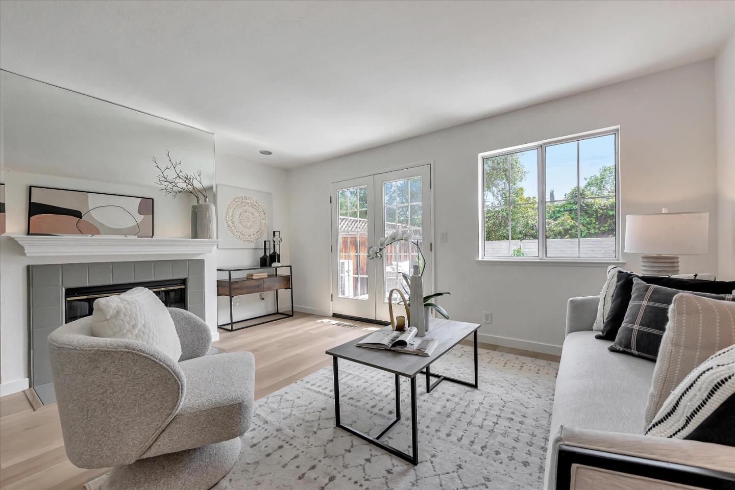 Detail Gallery Image 4 of 40 For 271 Sierra Vista Ave #10,  Mountain View,  CA 94043 - 2 Beds | 2/1 Baths