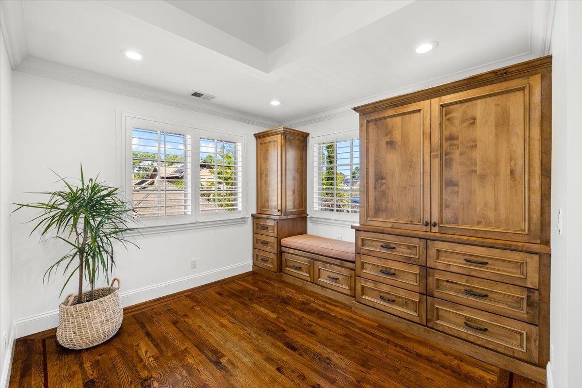 Detail Gallery Image 25 of 48 For 1570 Cypress Ave, Burlingame,  CA 94010 - 5 Beds | 4/1 Baths
