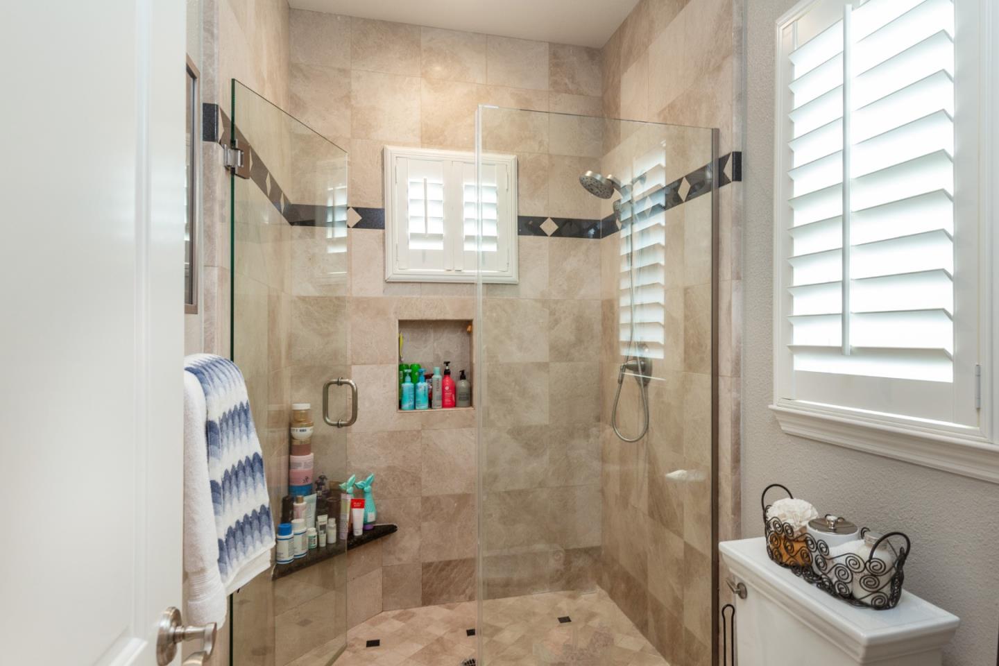 Detail Gallery Image 13 of 23 For 1642 Salisbury Dr, San Jose,  CA 95124 - 4 Beds | 2/1 Baths