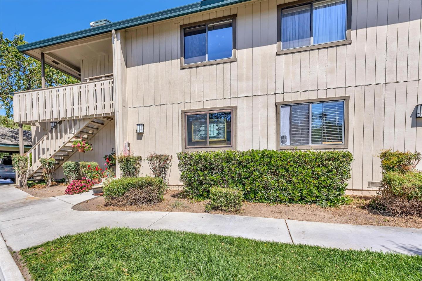 Detail Gallery Image 1 of 32 For 1452 Alma Loop, San Jose,  CA 95125 - 2 Beds | 2 Baths