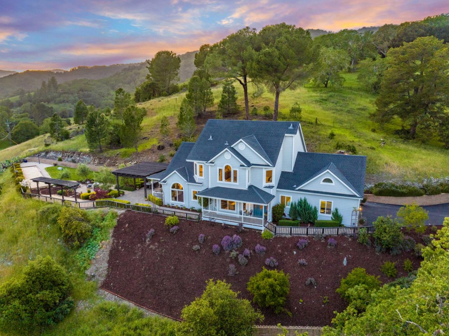 Photo of 4995 Redwood Retreat Rd in Gilroy, CA