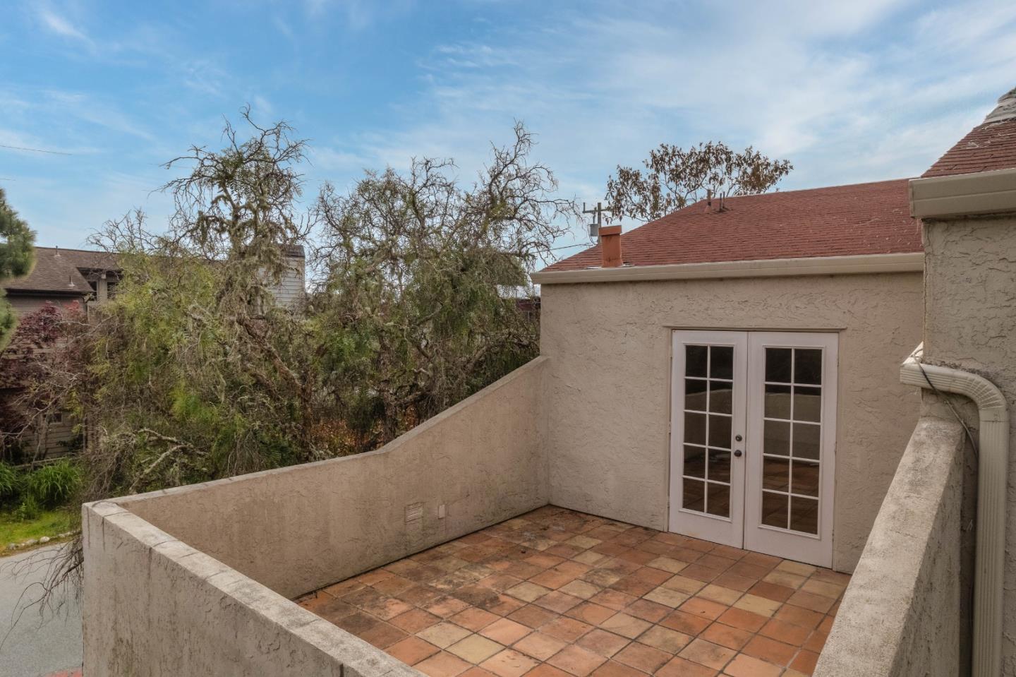 Detail Gallery Image 15 of 32 For 901 Dolores St, Santa Cruz,  CA 95062 - 5 Beds | 2 Baths