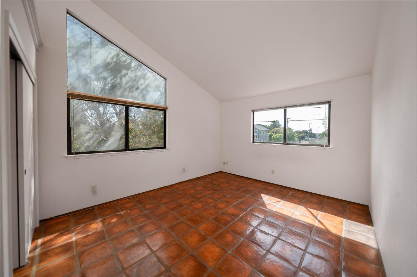 Detail Gallery Image 9 of 32 For 901 Dolores St, Santa Cruz,  CA 95062 - 5 Beds | 2 Baths
