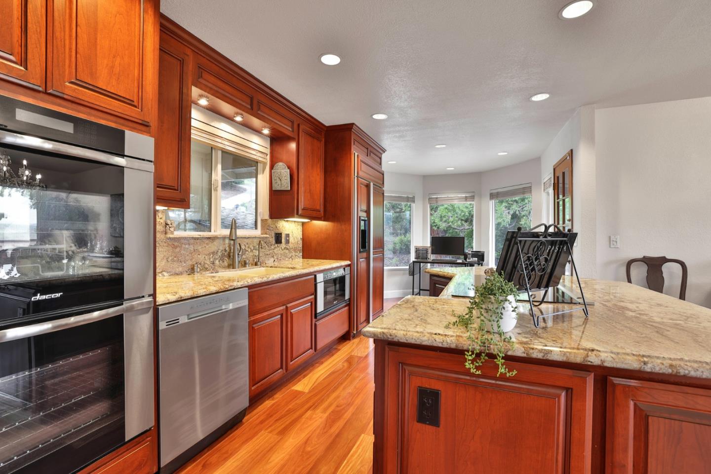Detail Gallery Image 11 of 38 For 17600 Holiday Dr, Morgan Hill,  CA 95037 - 4 Beds | 2/1 Baths