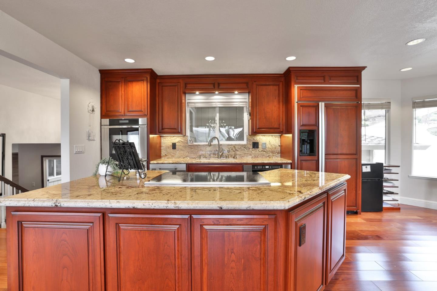 Detail Gallery Image 12 of 38 For 17600 Holiday Dr, Morgan Hill,  CA 95037 - 4 Beds | 2/1 Baths