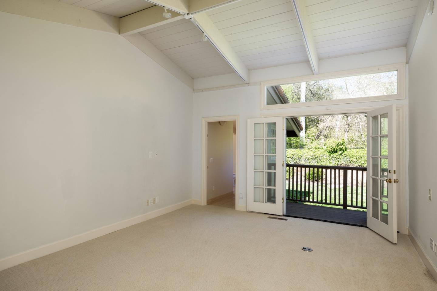 Detail Gallery Image 11 of 21 For 237 Mapache Dr, Portola Valley,  CA 94028 - 4 Beds | 5/1 Baths