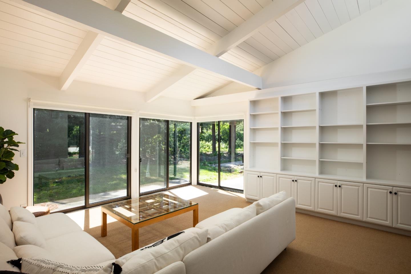 Detail Gallery Image 17 of 21 For 237 Mapache Dr, Portola Valley,  CA 94028 - 4 Beds | 5/1 Baths