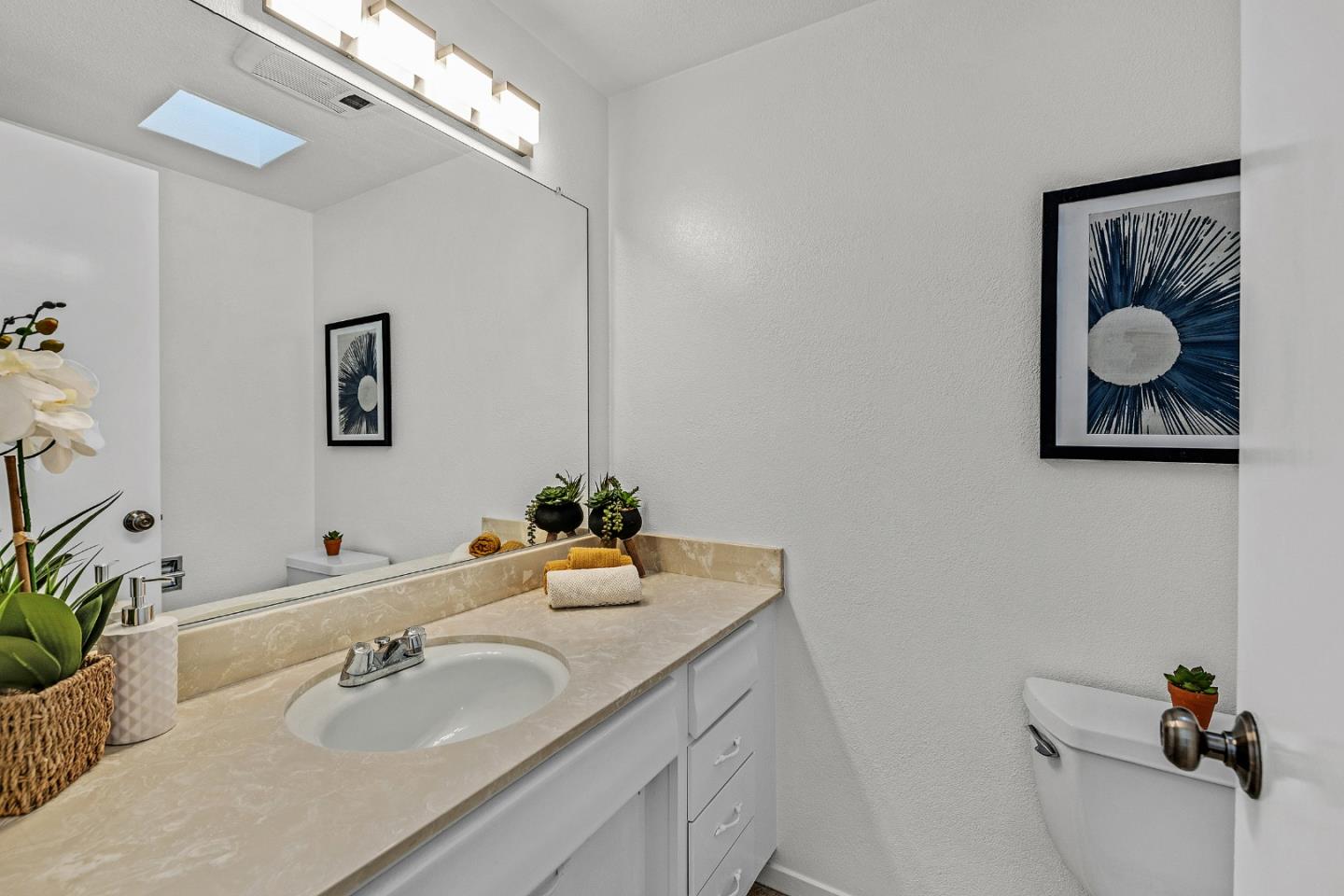 Detail Gallery Image 12 of 27 For 136 Stone Pine Ln, Menlo Park,  CA 94025 - 2 Beds | 2/1 Baths