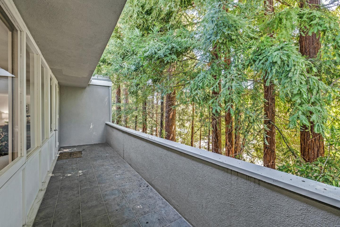 Detail Gallery Image 16 of 27 For 136 Stone Pine Ln, Menlo Park,  CA 94025 - 2 Beds | 2/1 Baths