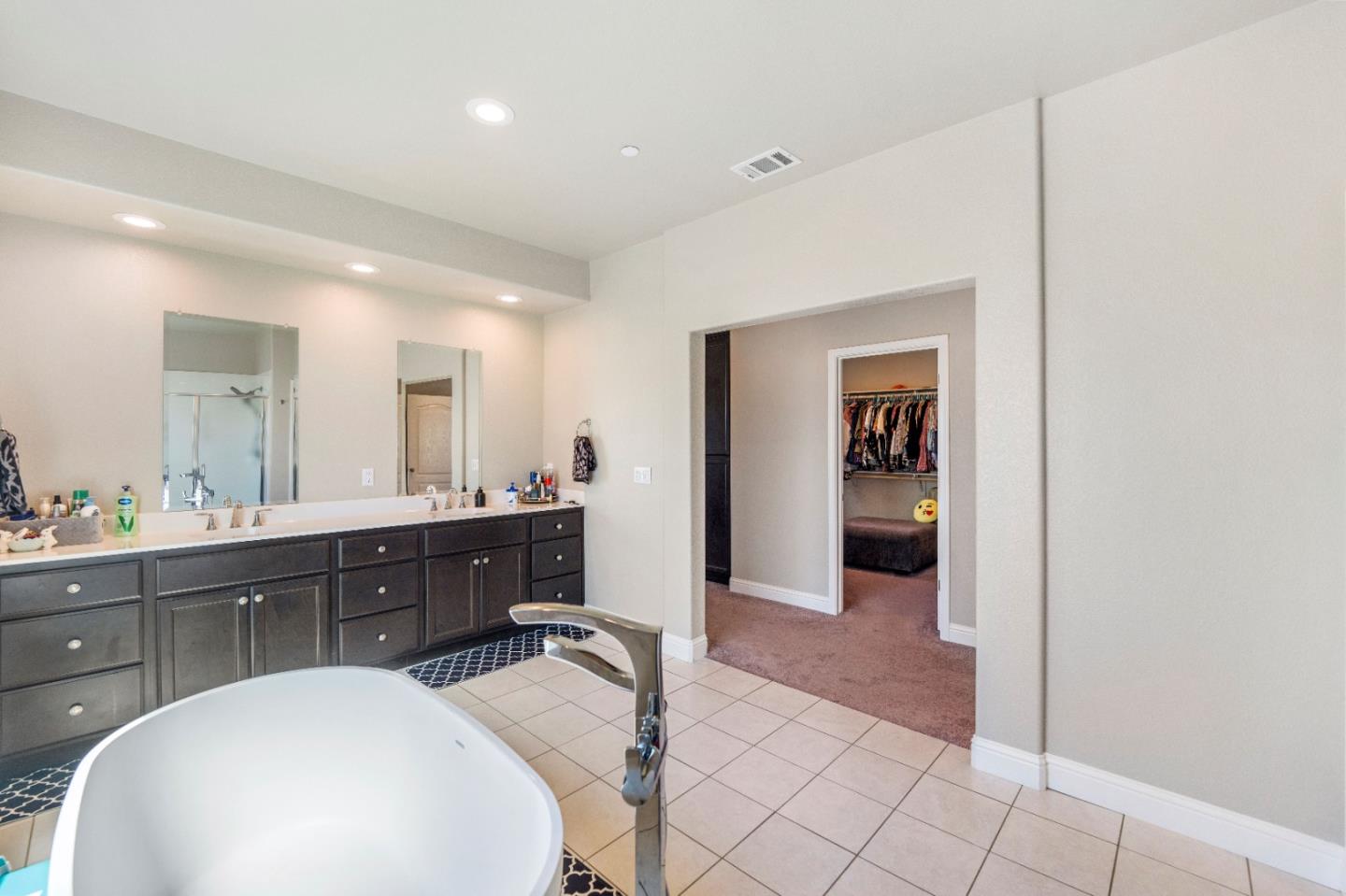 Detail Gallery Image 18 of 30 For 964 Vasconcellos Ave, Manteca,  CA 95336 - 4 Beds | 3/1 Baths