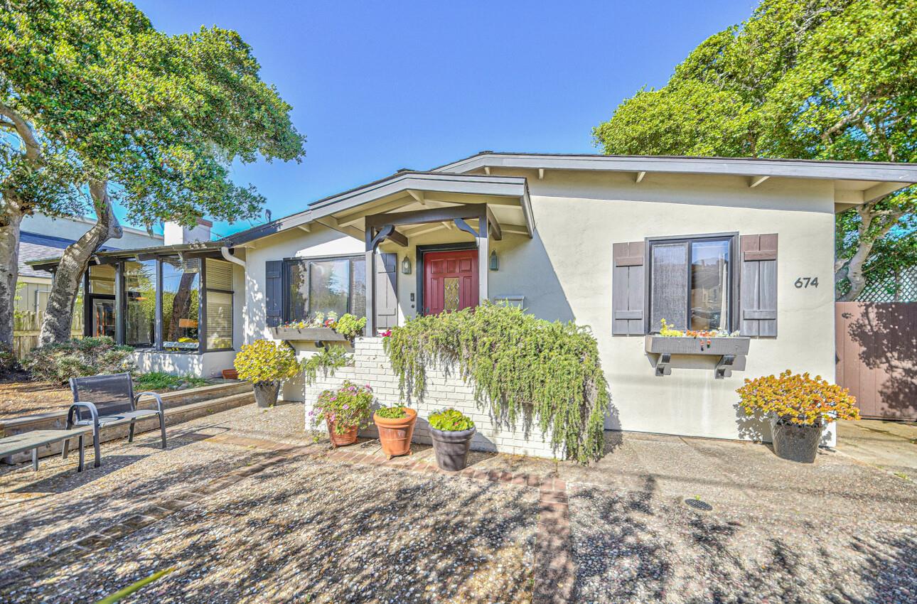 Photo of 674 Cypress St in Monterey, CA