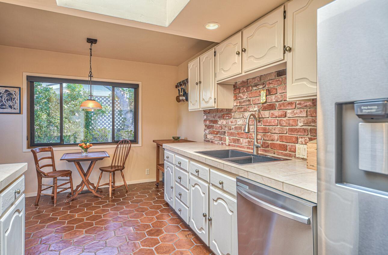 Detail Gallery Image 12 of 40 For 674 Cypress St, Monterey,  CA 93940 - 3 Beds | 2 Baths