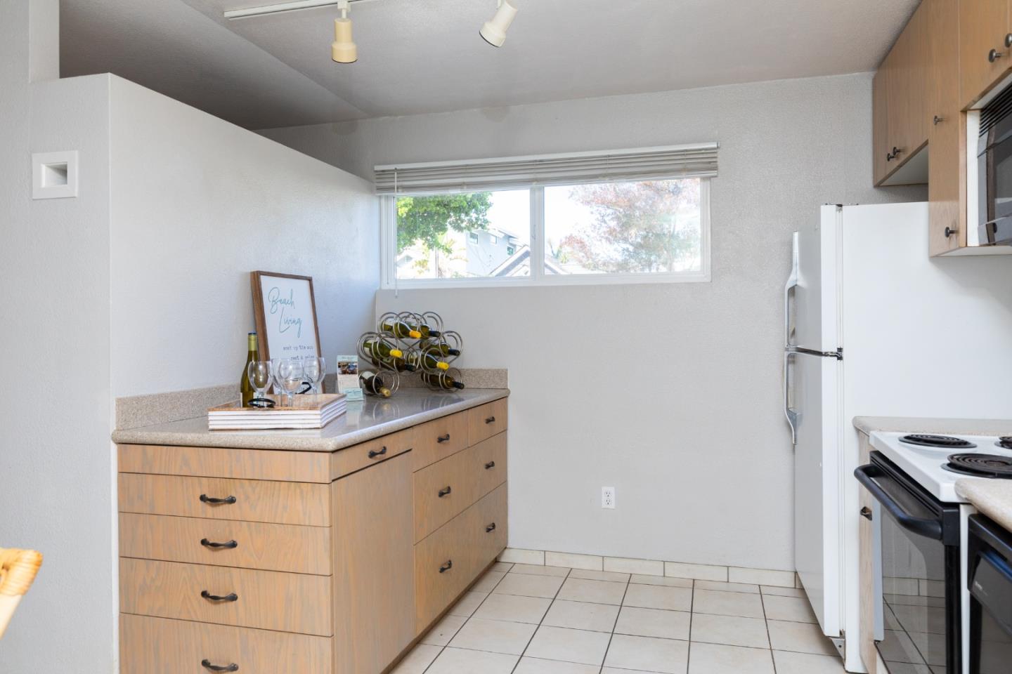 Detail Gallery Image 9 of 38 For 224 Mountain View Ave #1,  Santa Cruz,  CA 95062 - 2 Beds | 2 Baths