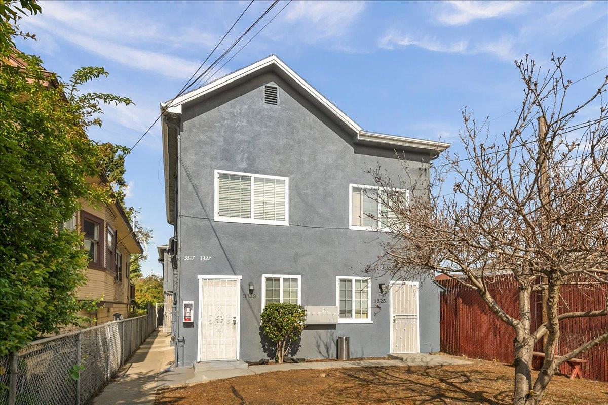 Photo of 3321 Chestnut St in Oakland, CA