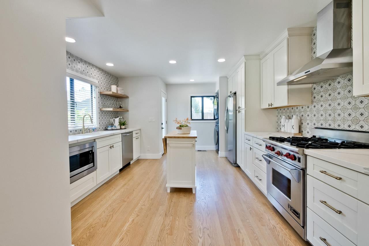 Detail Gallery Image 14 of 81 For 473 4th Ave, Redwood City,  CA 94063 - 5 Beds | 2/1 Baths
