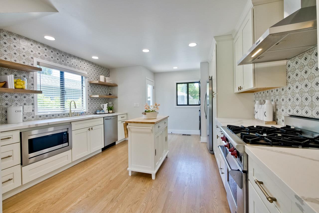 Detail Gallery Image 15 of 81 For 473 4th Ave, Redwood City,  CA 94063 - 5 Beds | 2/1 Baths