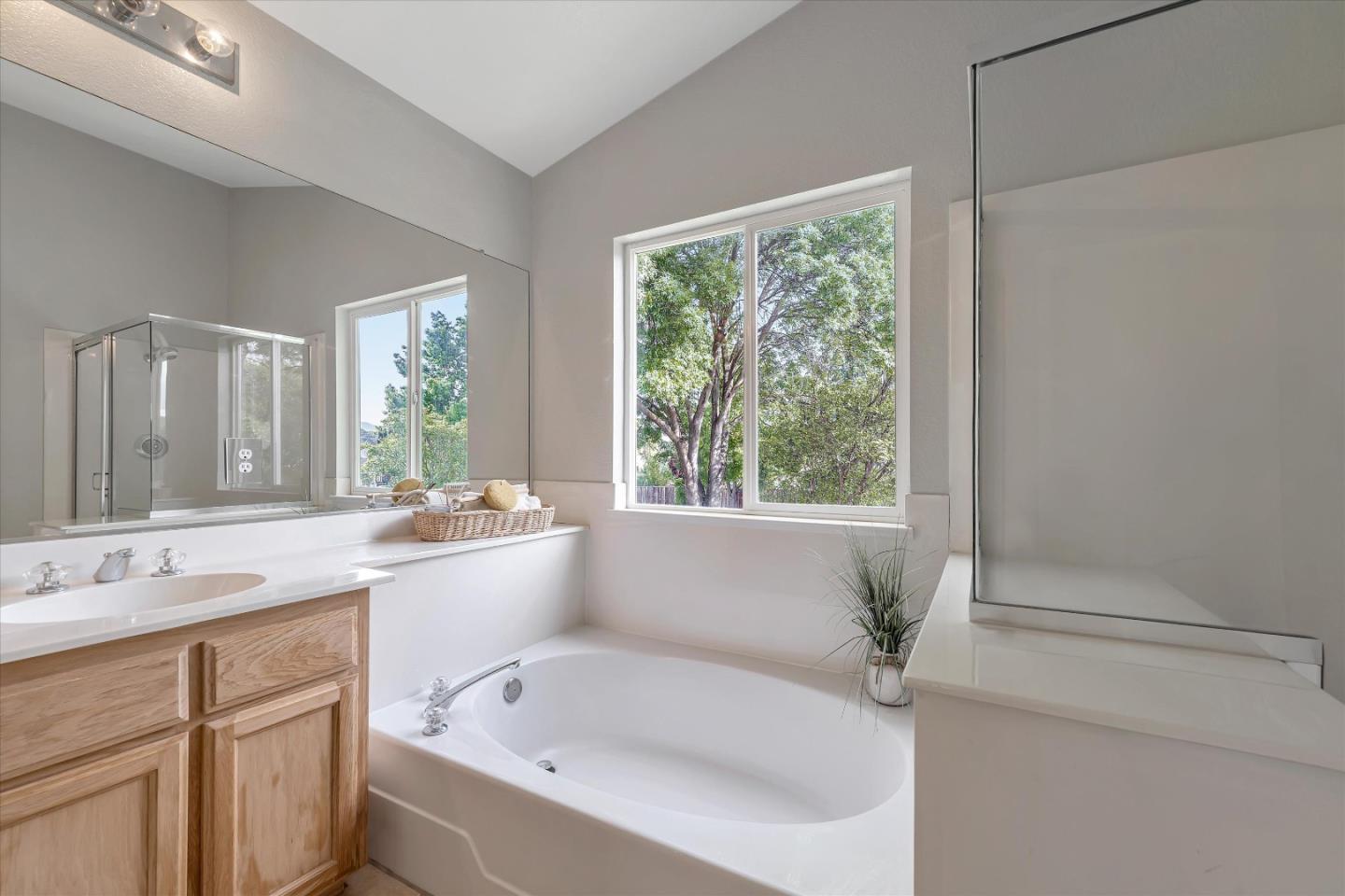 Detail Gallery Image 35 of 59 For 1120 Sage Hill Dr, Gilroy,  CA 95020 - 4 Beds | 2/1 Baths