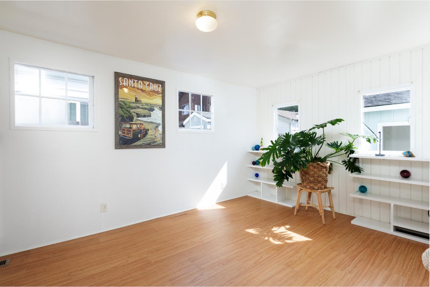 Detail Gallery Image 9 of 28 For 222 2nd Ave, Santa Cruz,  CA 95062 - 1 Beds | 1 Baths