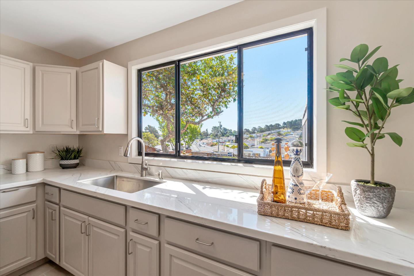 Detail Gallery Image 12 of 33 For 107 Buxton Ave, South San Francisco,  CA 94080 - 3 Beds | 1 Baths