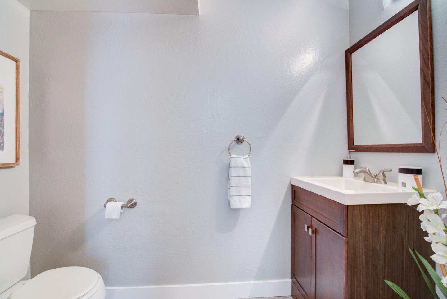 Detail Gallery Image 16 of 33 For 811 Kingfisher Ter, Sunnyvale,  CA 94087 - 2 Beds | 2/1 Baths