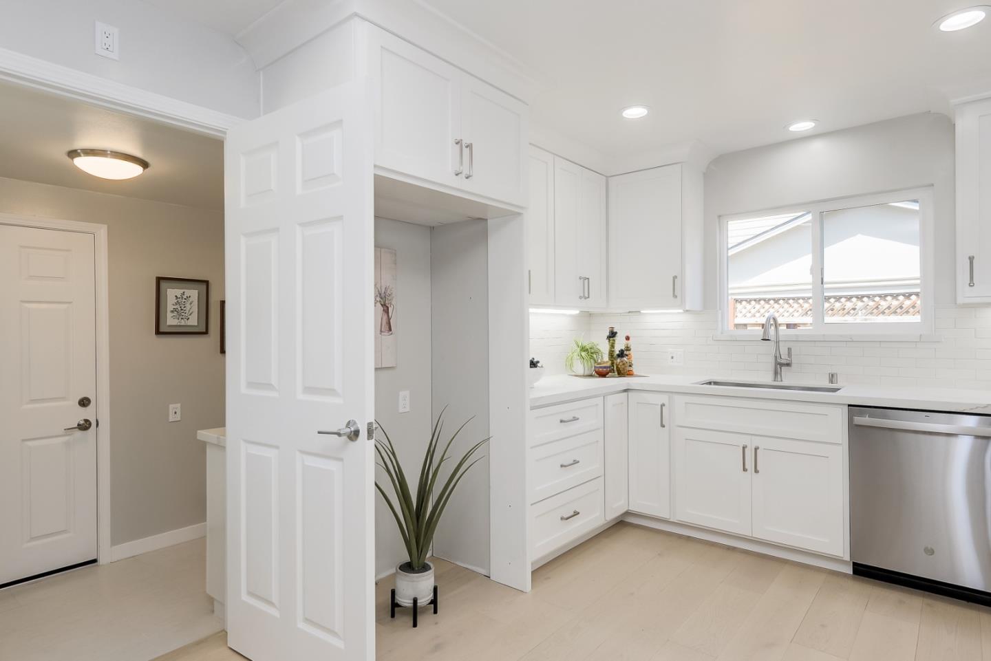 Detail Gallery Image 9 of 36 For 13730 Manteca Way, Saratoga,  CA 95070 - 4 Beds | 2/1 Baths