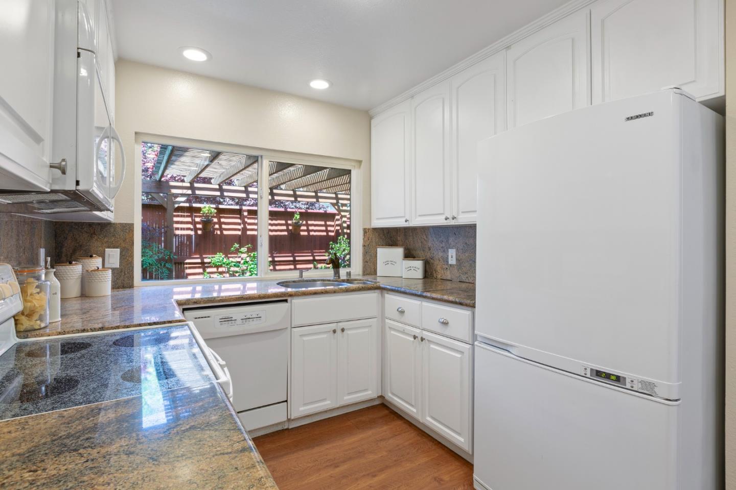 Detail Gallery Image 10 of 85 For 10079 Ridgeway Dr, Cupertino,  CA 95014 - 2 Beds | 2 Baths