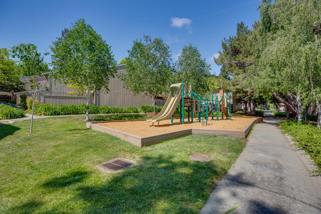 Detail Gallery Image 59 of 85 For 10079 Ridgeway Dr, Cupertino,  CA 95014 - 2 Beds | 2 Baths
